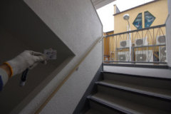バリアフリー・階段への手すり設置例